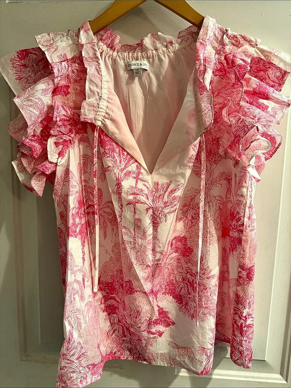 Crown & Ivy Floral Ruffle Sleeve Blouse in Pink & White Medium